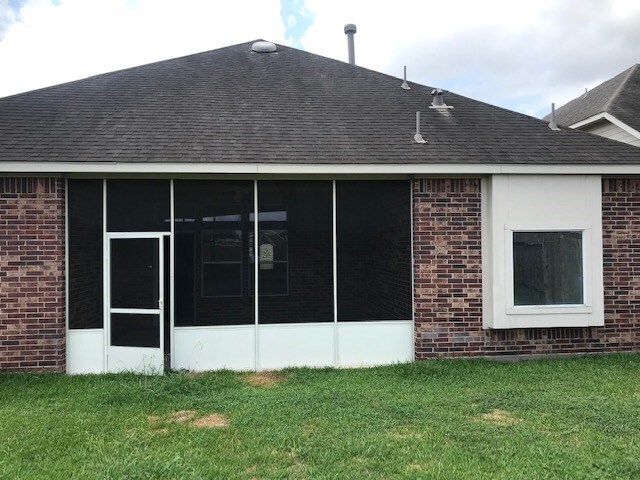 Building Photo - 19930 Kendall Lake Dr