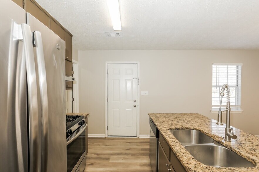 Building Photo - 505 Horseshoe Cir