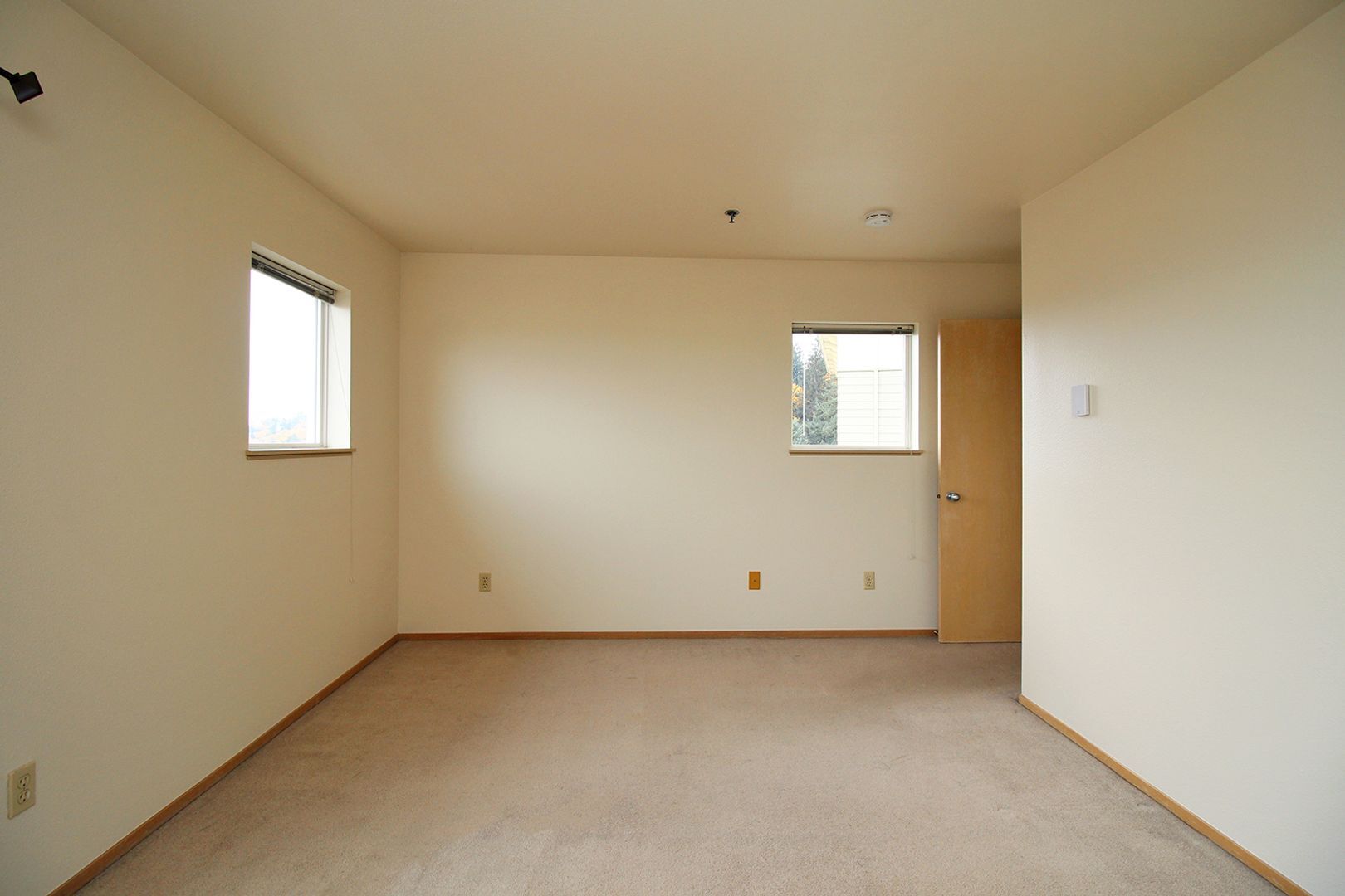 Building Photo - 405 NW Uptown Ter