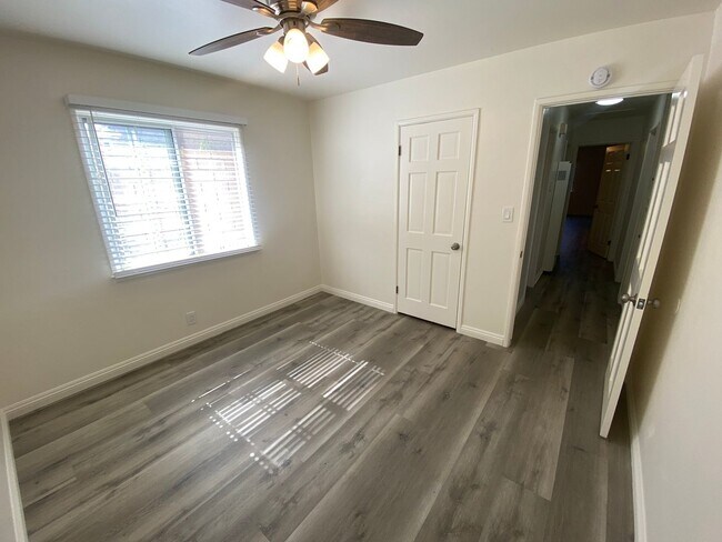 Building Photo - 3-Bed, 1-Bath Home, + Bonus Room/Office .....