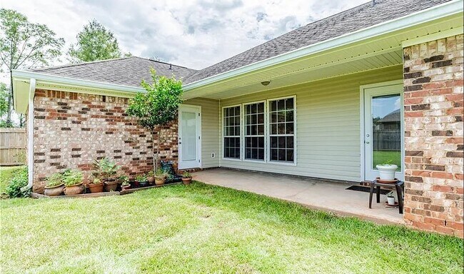 Building Photo - 1375 Selby Phillips Dr
