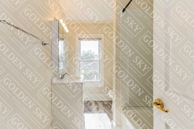 Building Photo - 1823 Grand Ave