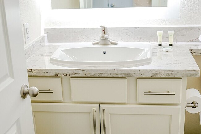 Building Photo - 12701 N Pennsylvania Ave