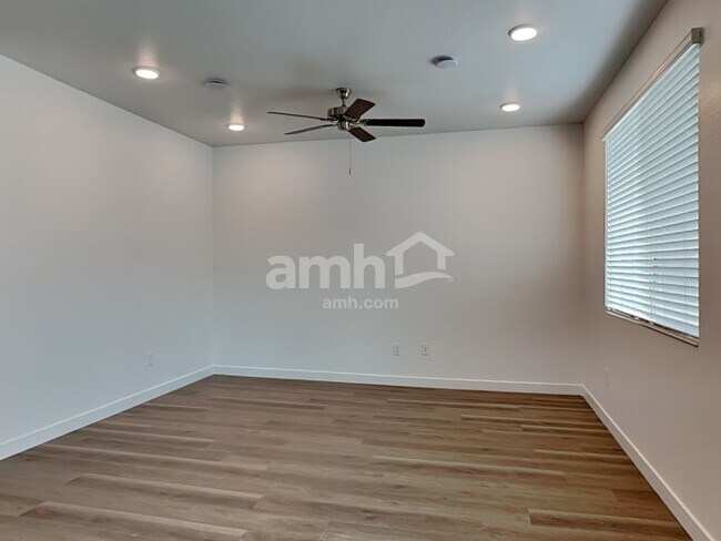 Building Photo - 12535 W Flynn Ln