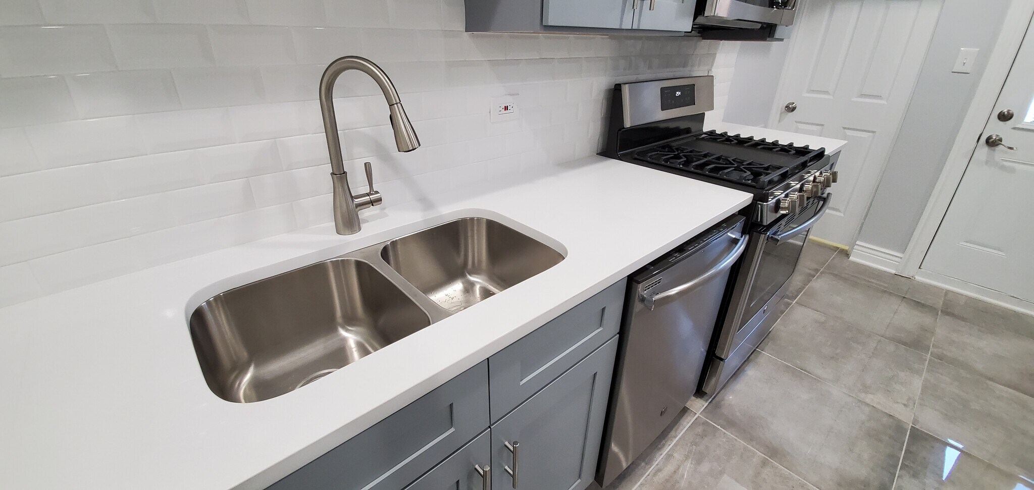 Double Bowl Sink - 1649 N Sawyer Ave