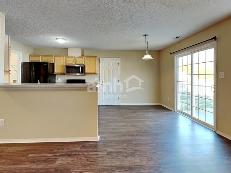 Building Photo - 6437 Saybrooke Dr