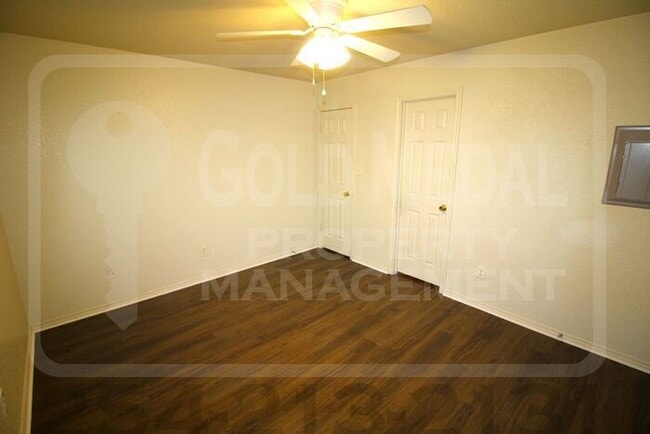 Building Photo - 2807 Leroy Cir