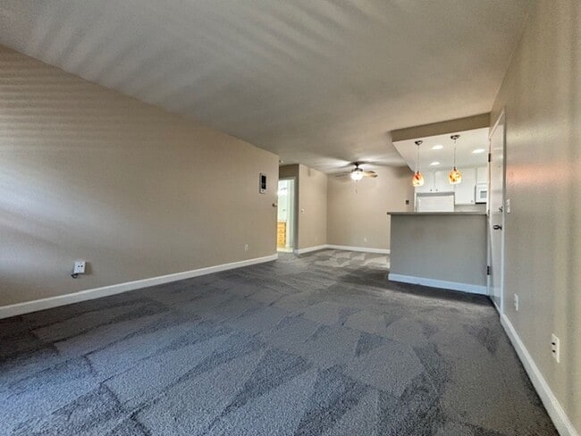 Building Photo - Mission Valley-Beautifully Updated Condo-N...