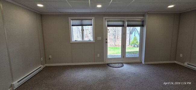 Building Photo - Tastefully Updated 3-bedroom, 2.5-bath rental in Derry