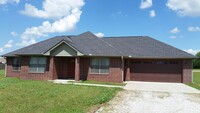 Building Photo - Silver Leaf Addition 3 bed 2 bath