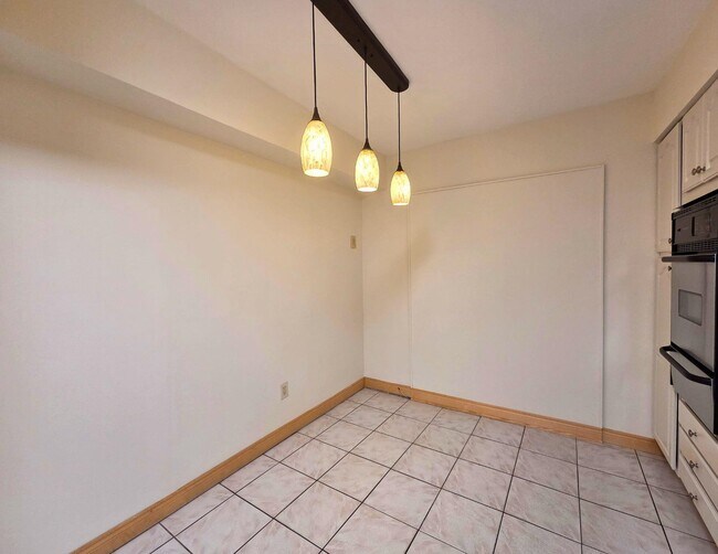 Building Photo - 911 80th St