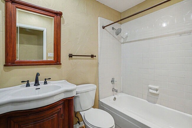 Building Photo - Recently updated 3 bedroom/2 bath home for rent