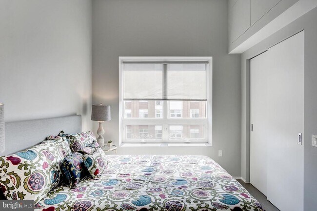 Building Photo - 2422 17th St NW