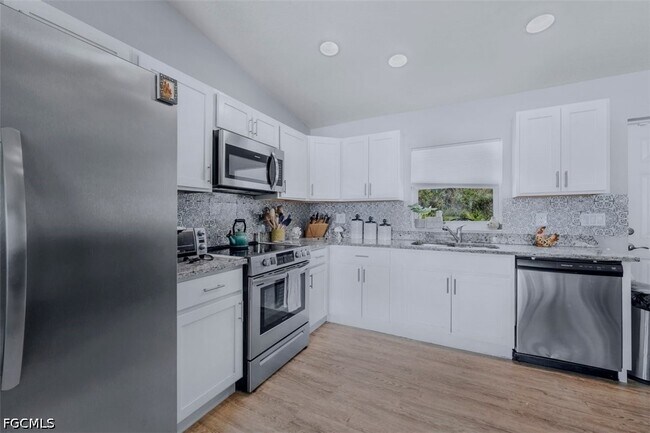 Building Photo - 5013 SE Tradewinds Cir