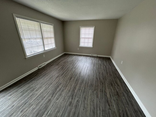 Building Photo - 3 bedroom, two bath home for rent