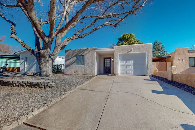 Building Photo - NE 1248/sf 3/BD 2/BA 1/CG