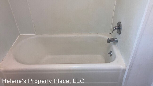 Building Photo - 4 br, 2 bath House - 220 SE McKenzie Street