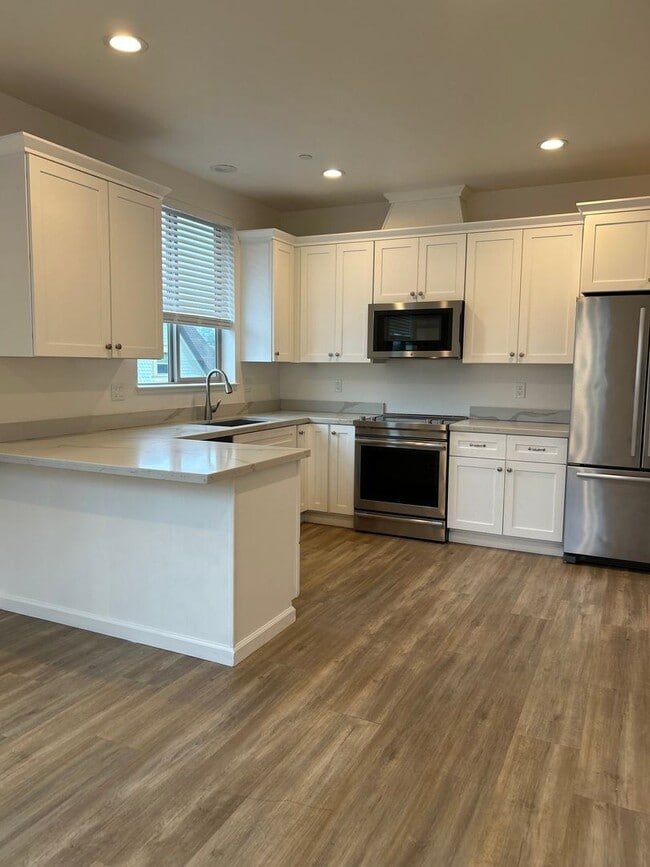 Building Photo - 1086-1086 Dutton Ave