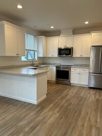 Building Photo - 1086-1086 Dutton Ave