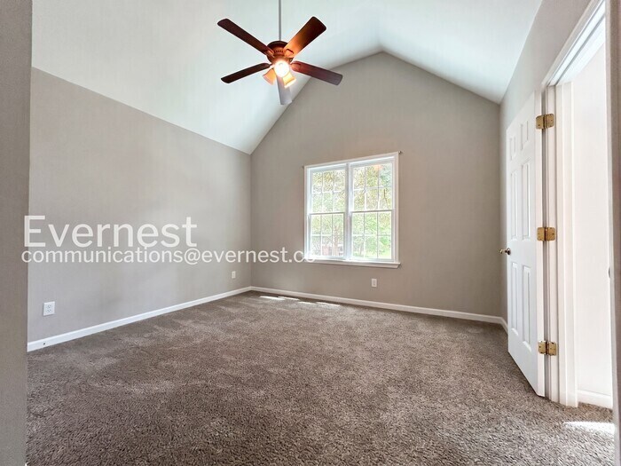 Building Photo - 5950 Henley Dr