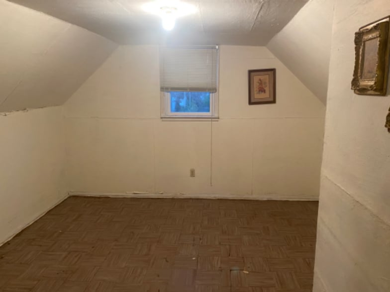 Building Photo - 3740 W 2nd St