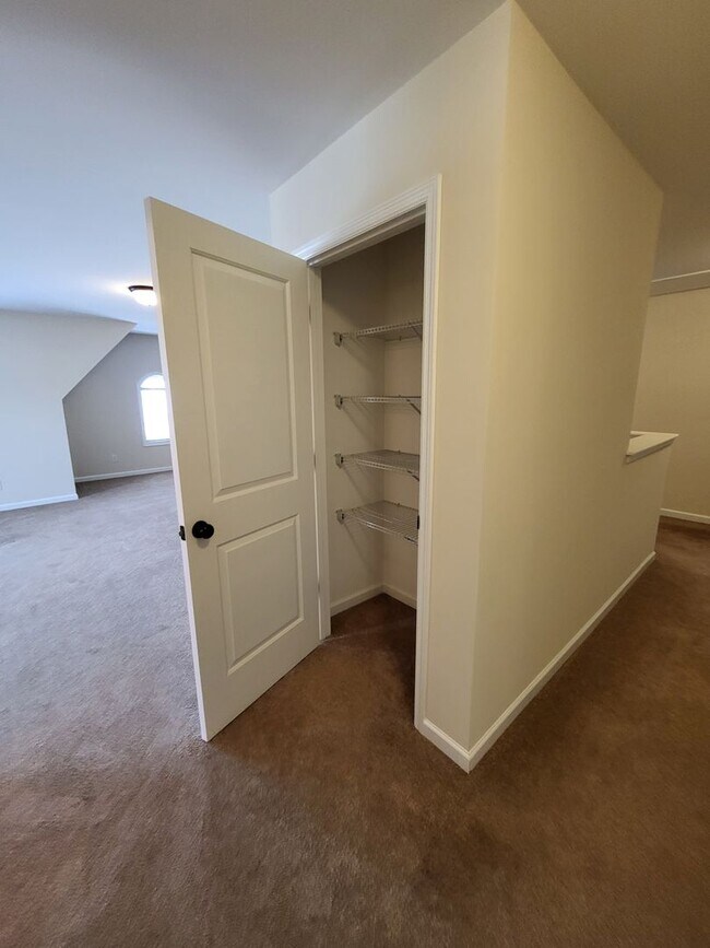 Building Photo - 284 Big Oak Ln