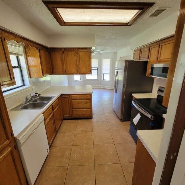 Building Photo - 581 Geraldine Ln