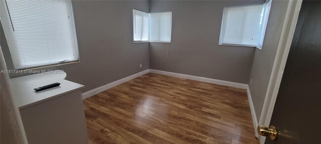 Building Photo - 15110 NE 9th Ct