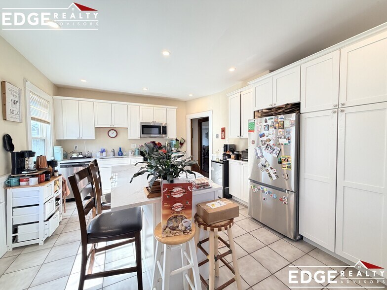 Building Photo - 73 Leicester St