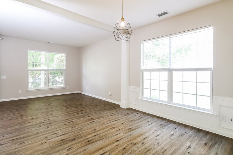 Building Photo - 8909 Lyleton Ln