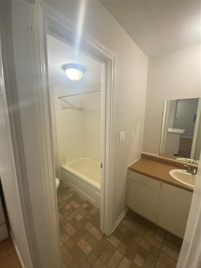 Building Photo - 502 W Alabama St