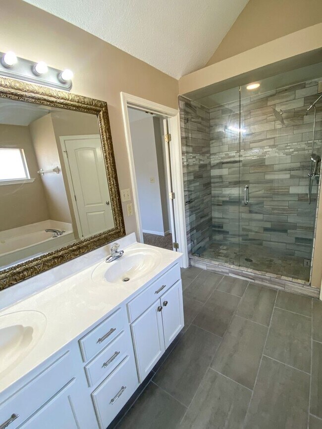 Building Photo - 4 bed, 2.5 bath house in Olive Branch