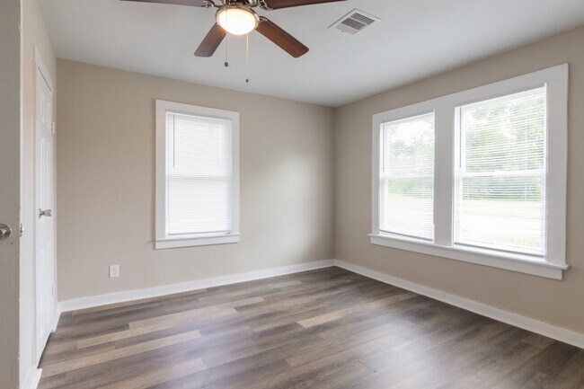 Building Photo - 109 Porter St
