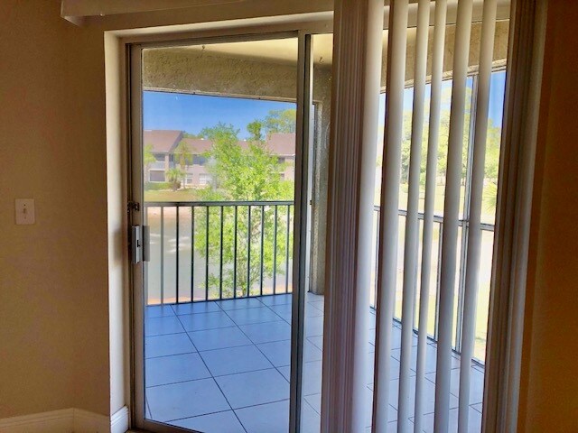 Building Photo - 150 Santa Clara Dr