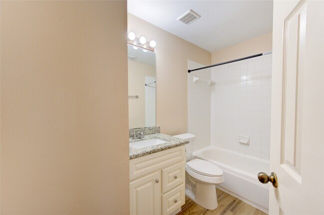 Building Photo - 5349 Pinewood Terrace