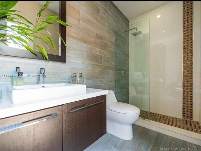 Building Photo - 1360 SW 142nd Ave