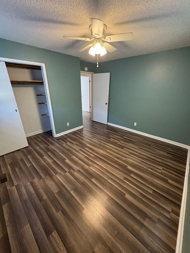 Building Photo - Minutes From Jax State and Jacksonville Ci...