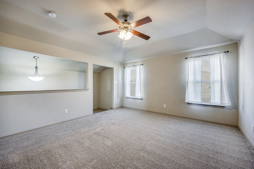 Building Photo - 3108 Tamarack Ln