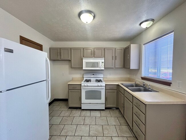 Building Photo - Two Bedroom Home in Southwest Grand Rapids