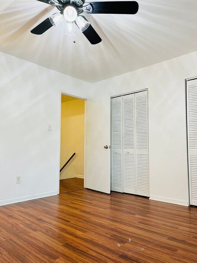 Building Photo - 2BR Townhome in N Raleigh