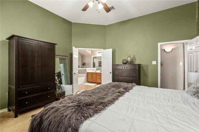 Building Photo - 2800 Mission Tejas Dr