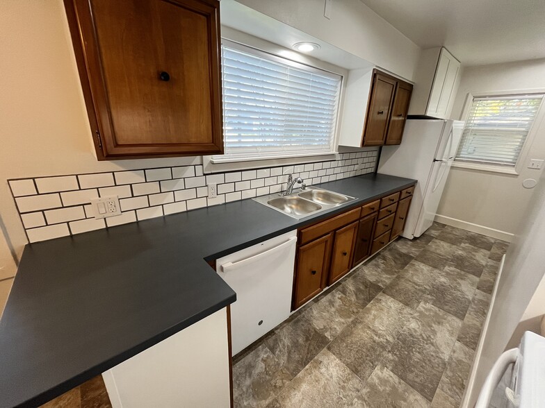 Building Photo - 303 N Bowdish Rd