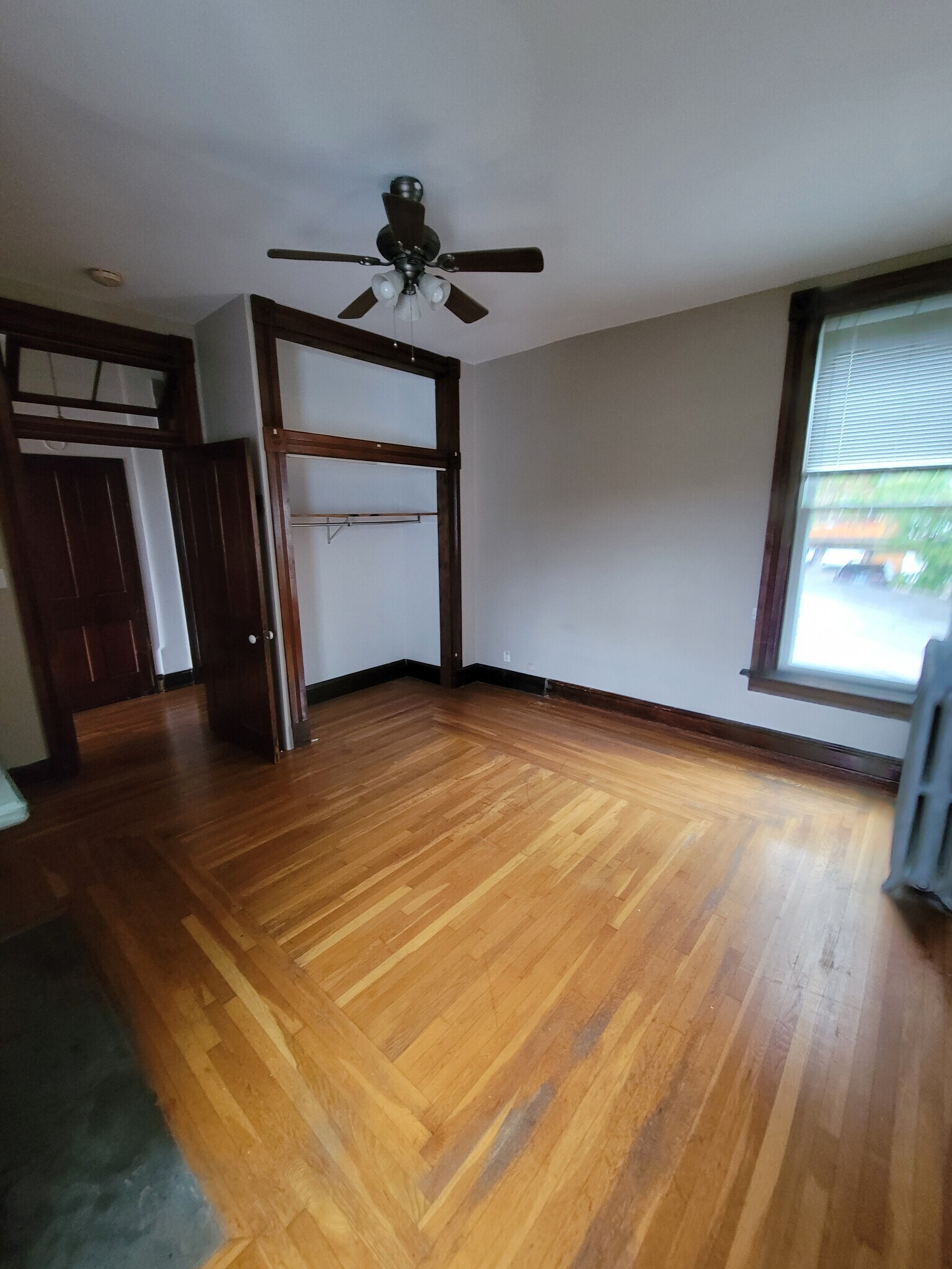 Building Photo - 416 6th Ave