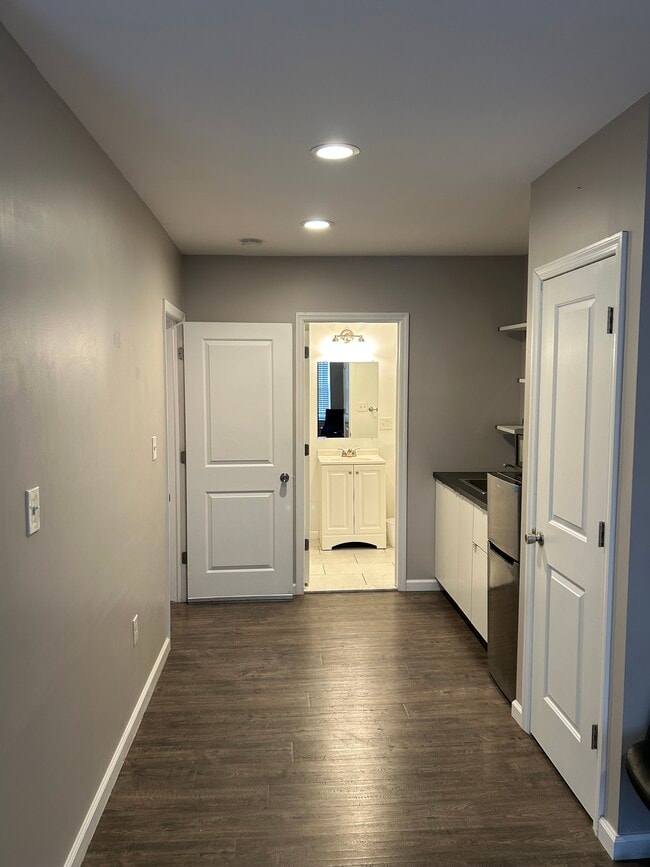 Building Photo - 3845 Fairmount Ave