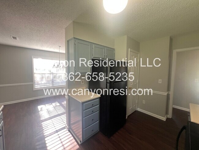 Building Photo - Hurry this Home won't last long! Great 3BR...