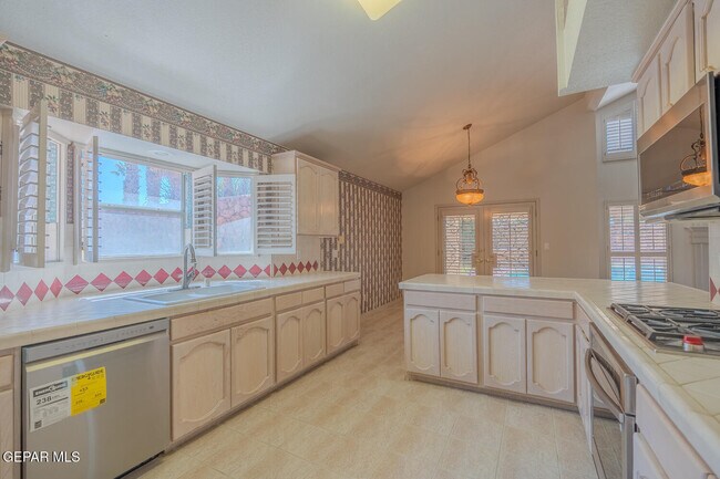 Building Photo - 2066 Paseo Del Prado Dr