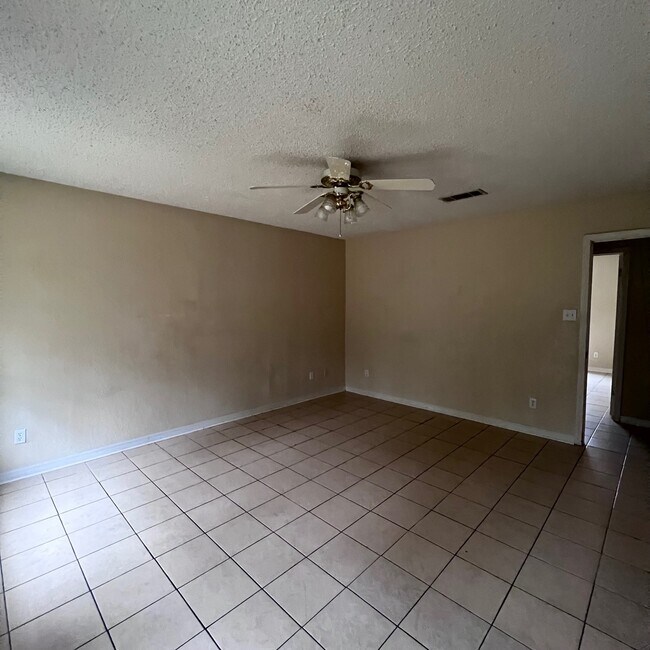 Building Photo - 161 Pinehill Mnr