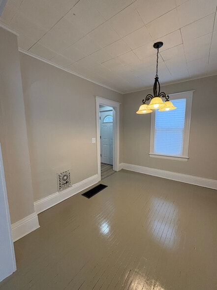 Building Photo - 146 Roycroft Dr