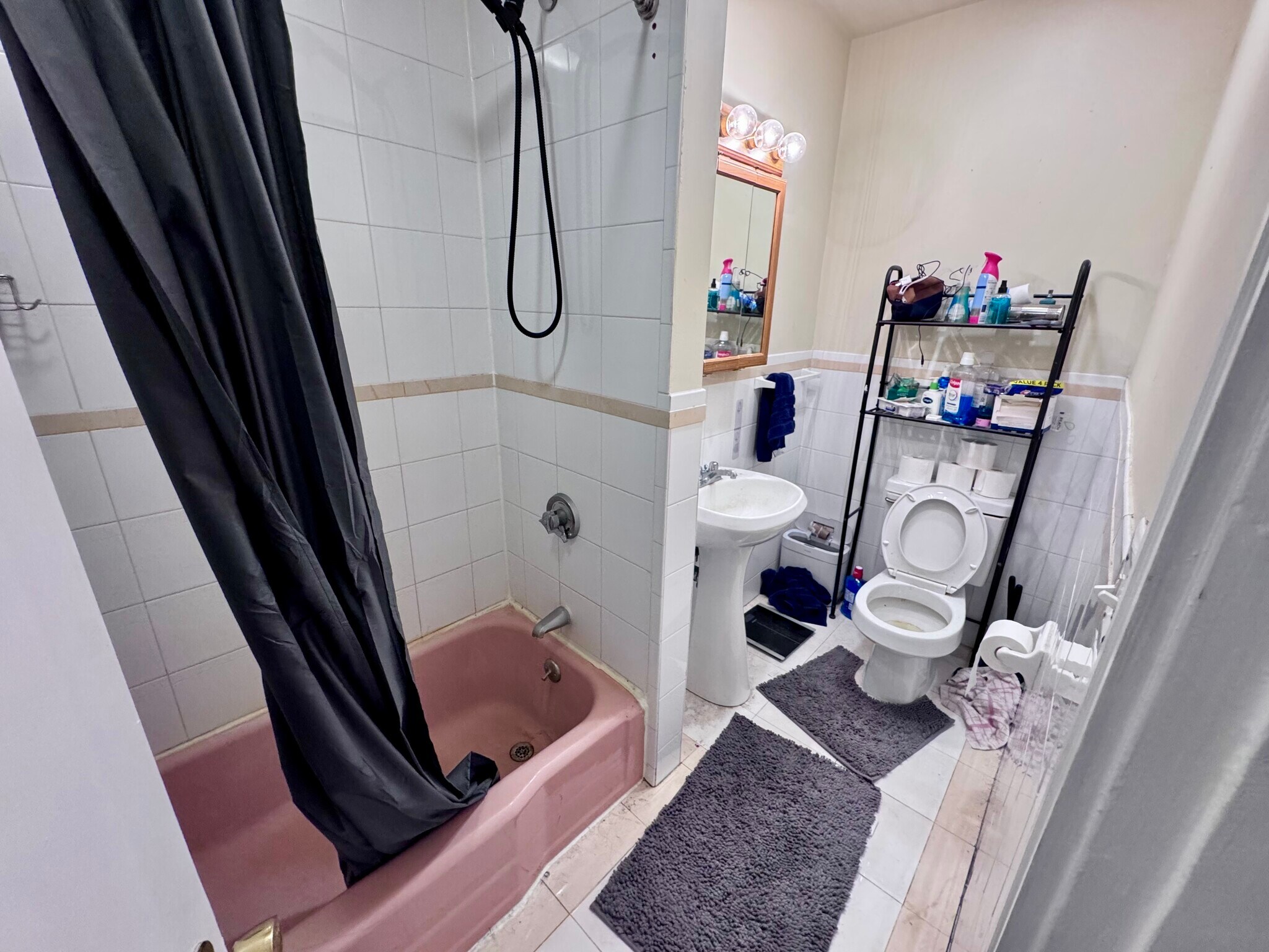 Building Photo - 20 Gibbs St