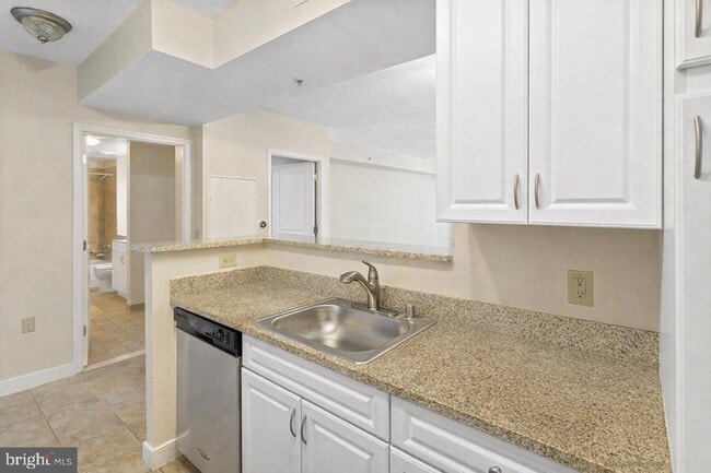 Building Photo - 555 Massachusetts Ave NW